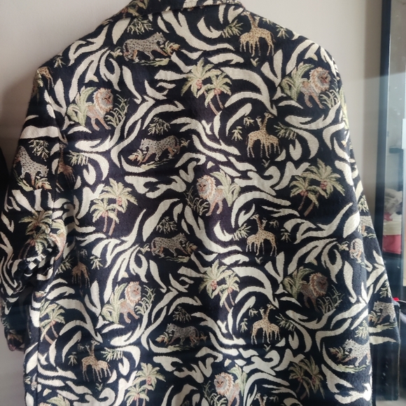 Erin London Vintage blazer in a gorgeous safari print - Picture 5 of 5
